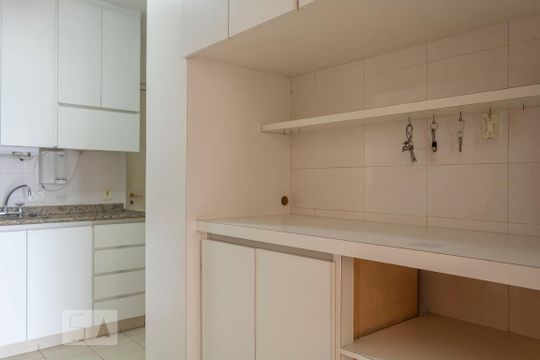 Cozinha de apartamento para alugar com 3 quartos, 96m² em Perdizes, São Paulo