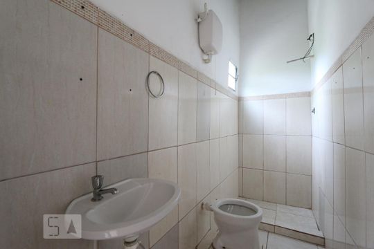 Banheiro de kitnet/studio para alugar com 1 quarto, 45m² em Tanque, Rio de Janeiro