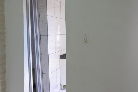 Casa para alugar com 1 quarto, 50m² em Irajá, Rio de Janeiro