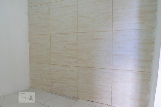 Casa para alugar com 1 quarto, 50m² em Irajá, Rio de Janeiro