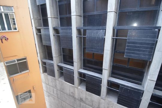 Vista de kitnet/studio à venda com 1 quarto, 32m² em Centro, Rio de Janeiro