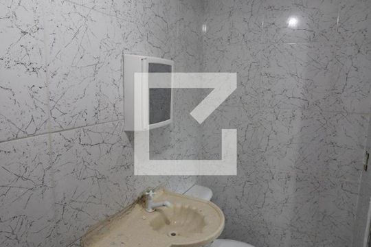 Banheiro de casa para alugar com 1 quarto, 40m² em Jardim Palmira, Guarulhos