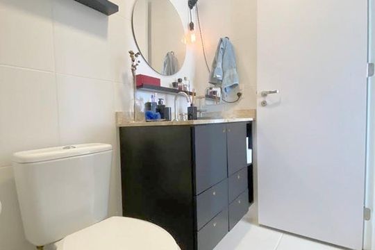 Banheiro de apartamento para alugar com 1 quarto, 33m² em Barra Funda, São Paulo