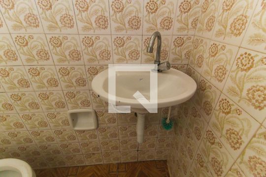 Banheiro de casa à venda com 2 quartos, 165m² em Limoeiro, São Paulo