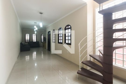 Sala de casa à venda com 3 quartos, 250m² em Vila Carrão, São Paulo