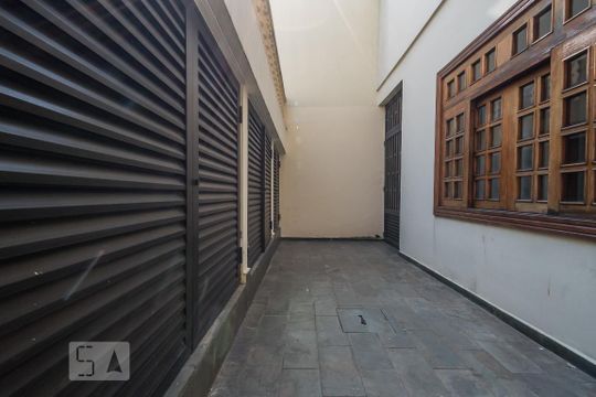 Quintal de casa para alugar com 3 quartos, 350m² em Campo Belo, São Paulo