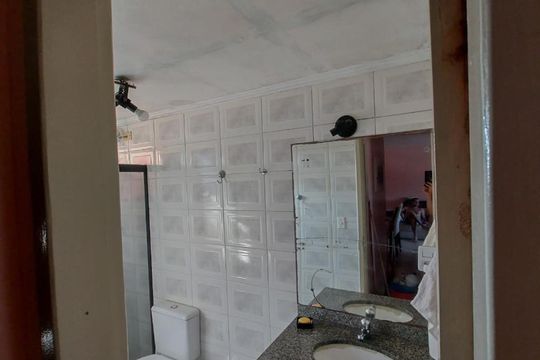 Banheiro de apartamento à venda com 3 quartos, 58m² em Vila Amália (zona Norte), São Paulo