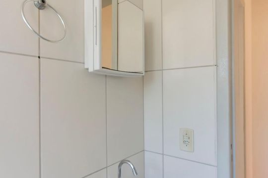 Banheiro de apartamento à venda com 2 quartos, 47m² em Jardim Santa Lúcia, Campinas
