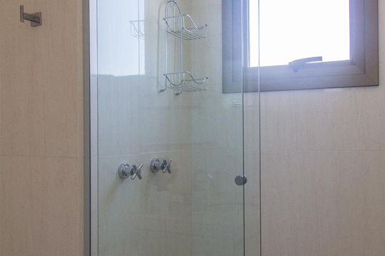 Banheiro de apartamento à venda com 3 quartos, 180m² em Moinhos de Vento, Porto Alegre