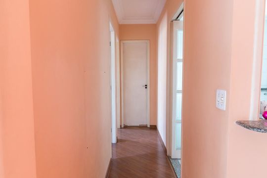 Corredor de apartamento à venda com 2 quartos, 57m² em Vila Augusta, Guarulhos