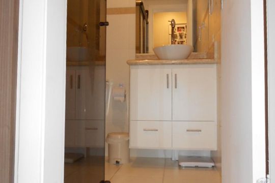 Banheiro de apartamento à venda com 2 quartos, 58m² em Vila Osasco, Osasco