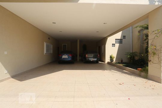 Garagem de casa à venda com 5 quartos, 600m² em Vila Indiana, São Paulo