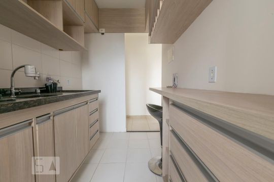 Cozinha de apartamento para alugar com 2 quartos, 43m² em Jardim Iris, São Paulo