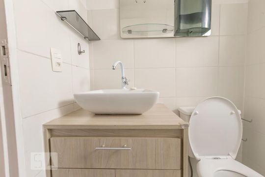 Banheiro de apartamento para alugar com 2 quartos, 43m² em Jardim Iris, São Paulo