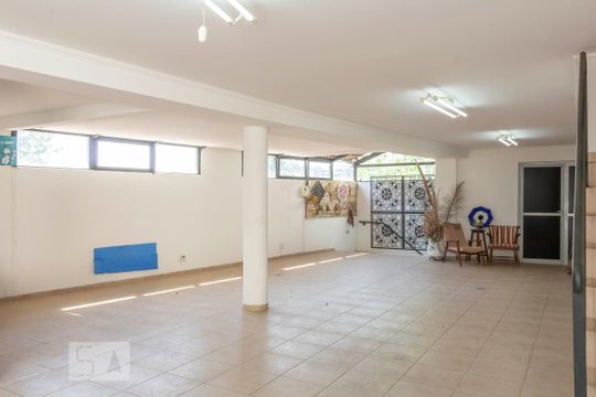 Garagem de casa à venda com 6 quartos, 200m² em Vila Morse, São Paulo