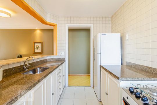 Cozinha de apartamento para alugar com 2 quartos, 58m² em Indianópolis, São Paulo
