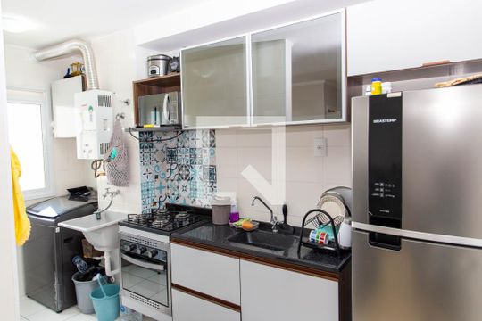 Cozinha de apartamento à venda com 2 quartos, 43m² em Jardim Campanario, Diadema