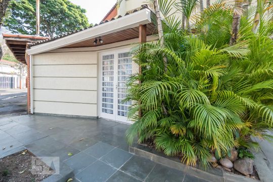 Fachada de casa à venda com 3 quartos, 100m² em Santo Amaro, São Paulo