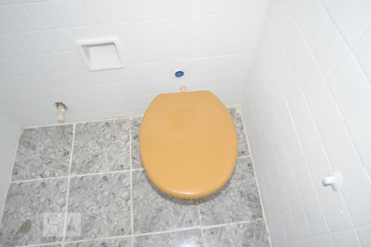 Banheiro de kitnet/studio para alugar com 1 quarto, 28m² em Santa Teresa, Rio de Janeiro
