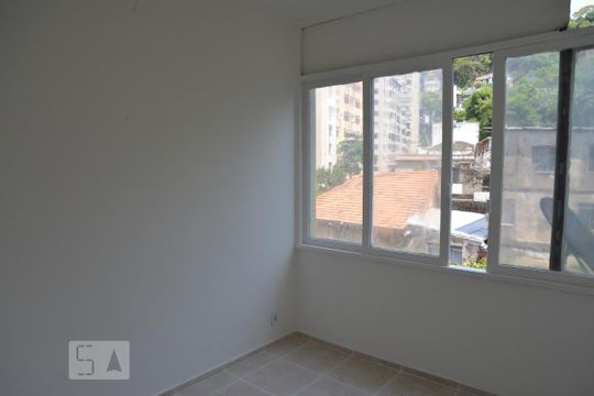 Quarto de kitnet/studio para alugar com 1 quarto, 28m² em Santa Teresa, Rio de Janeiro