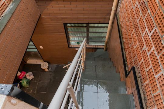 Escada de casa à venda com 2 quartos, 70m² em Limoeiro, São Paulo