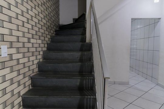 Escada de casa à venda com 2 quartos, 70m² em Limoeiro, São Paulo