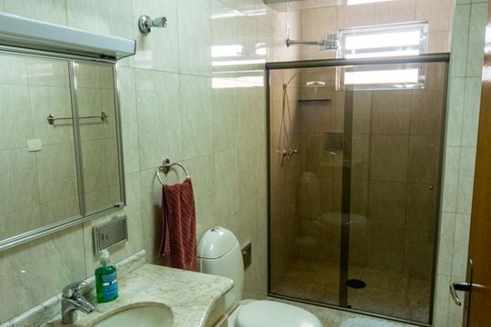 Banheiro de casa para alugar com 3 quartos, 370m² em Parque São Jorge, São Paulo