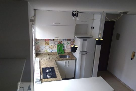 Cozinha de kitnet/studio para alugar com 1 quarto, 30m² em Água Verde, Curitiba