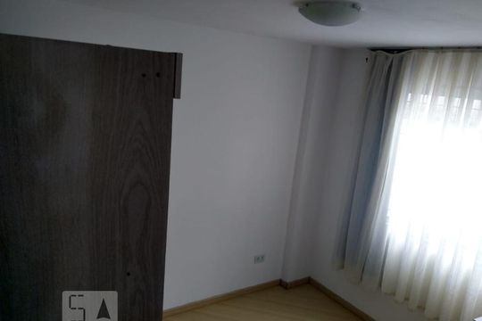 Dormitório de kitnet/studio para alugar com 1 quarto, 30m² em Água Verde, Curitiba