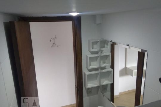 Banheiro de kitnet/studio para alugar com 1 quarto, 30m² em Água Verde, Curitiba