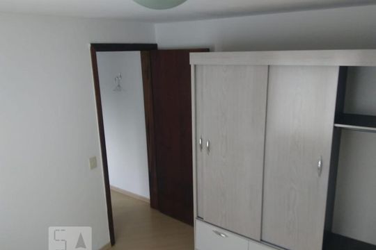 Dormitório de kitnet/studio para alugar com 1 quarto, 30m² em Água Verde, Curitiba
