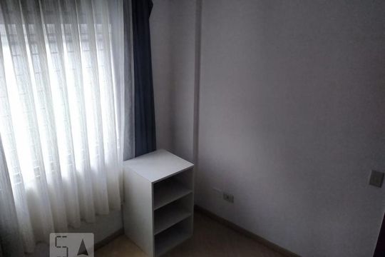 Dormitório de kitnet/studio para alugar com 1 quarto, 30m² em Água Verde, Curitiba