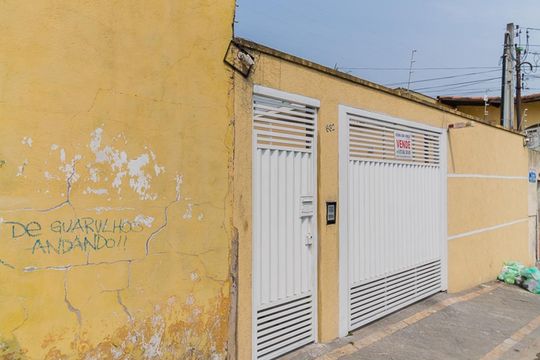 Fachada de casa à venda com 2 quartos, 56m² em Vila Buenos Aires, São Paulo