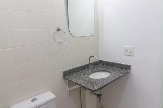 Banheiro de apartamento para alugar com 2 quartos, 52m² em Vila Endres, Guarulhos