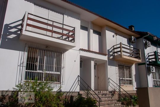 Fachada da Casa de casa de condomínio para alugar com 3 quartos, 250m² em Santo Antônio, Porto Alegre