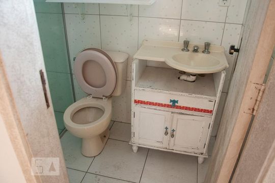 Banheiro da Suíte 1 de casa de condomínio para alugar com 3 quartos, 250m² em Santo Antônio, Porto Alegre