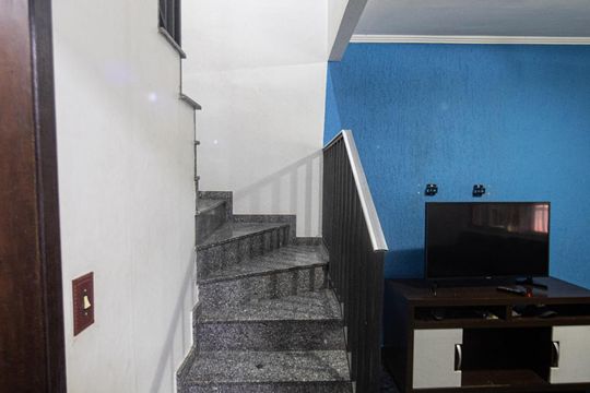 Escada de casa à venda com 2 quartos, 75m² em Jardim Vila Formosa, São Paulo