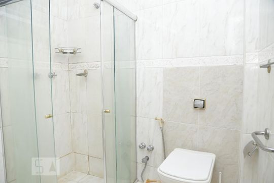 banheiro de apartamento à venda com 2 quartos, 55m² em Grajau, Rio de Janeiro