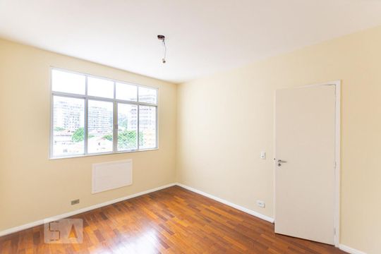 Quarto 1 de apartamento para alugar com 2 quartos, 70m² em Santa Rosa, Niterói