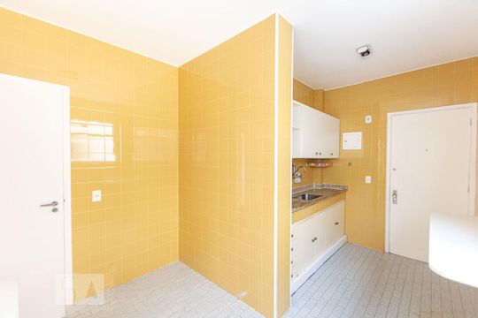 Cozinha de apartamento para alugar com 2 quartos, 70m² em Santa Rosa, Niterói