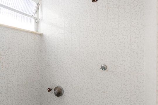 Banheiro de Serviço de apartamento para alugar com 2 quartos, 70m² em Santa Rosa, Niterói