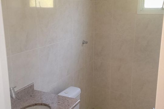Banheiro de casa de condomínio à venda com 3 quartos, 117m² em Vila Pereira Cerca, São Paulo