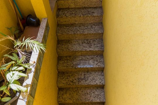 Escada de casa para alugar com 2 quartos, 100m² em Parque Cruzeiro do Sul, São Paulo
