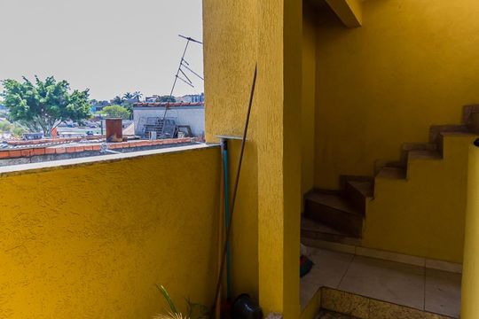 Escada de casa para alugar com 2 quartos, 100m² em Parque Cruzeiro do Sul, São Paulo