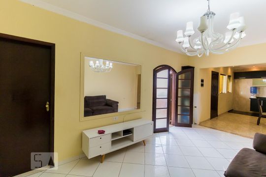Casa para alugar com 2 quartos, 100m² em Parque Cruzeiro do Sul, São Paulo
