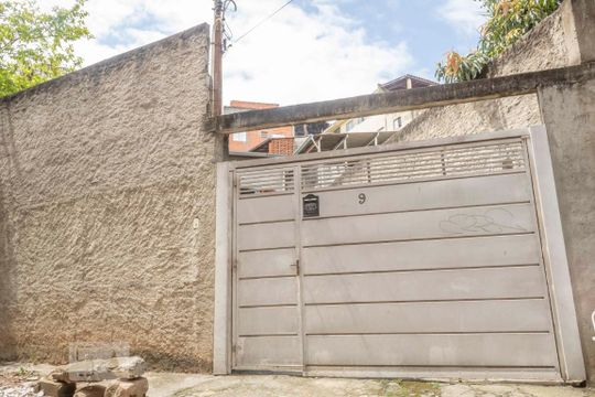 Fachada de casa à venda com 5 quartos, 140m² em Vila Pereira Barreto, São Paulo