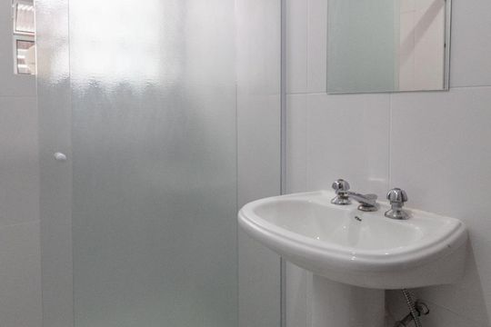 Banheira 1 de casa à venda com 3 quartos, 100m² em Vila Universitária, São Paulo