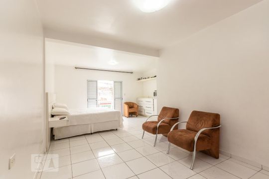 Suíte de casa para alugar com 3 quartos, 240m² em Vila Talarico, São Paulo