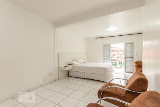 Suíte de casa para alugar com 3 quartos, 240m² em Vila Talarico, São Paulo