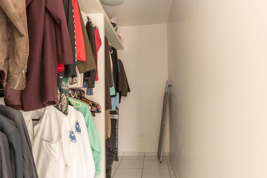 Closet suíte de casa para alugar com 3 quartos, 240m² em Vila Talarico, São Paulo